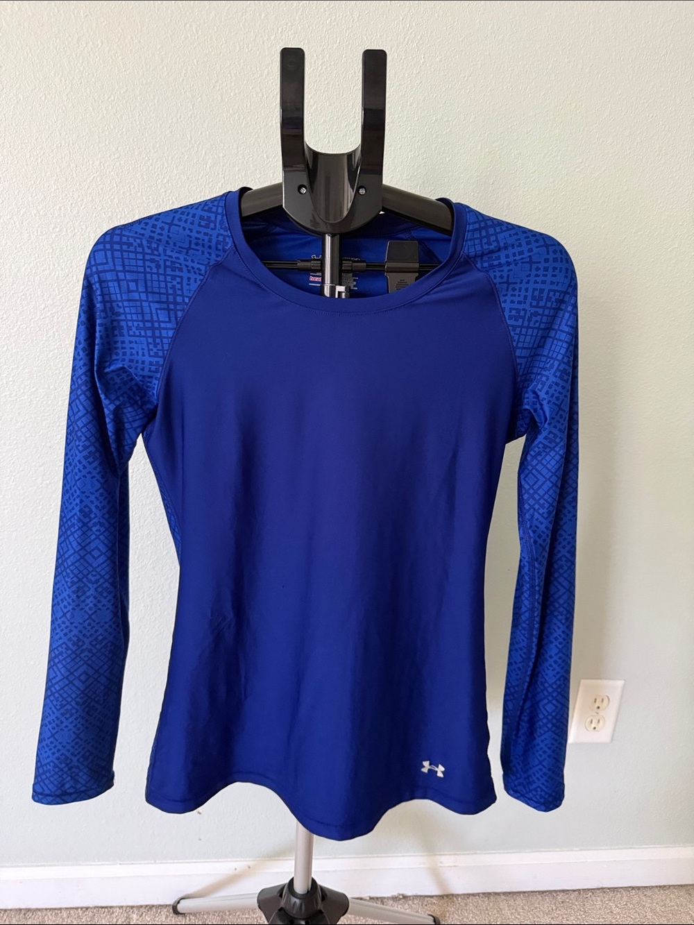 Under Armour UA HeatGear -Keeps You Cool - Long Sleeves Athletic Tee  Royal Blue - Picture 3 of 9